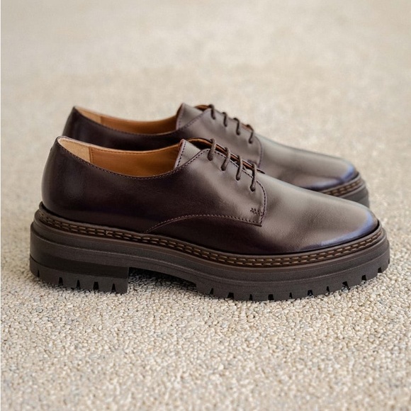 Bobbies Dasha Derby - Picture 2 of 7